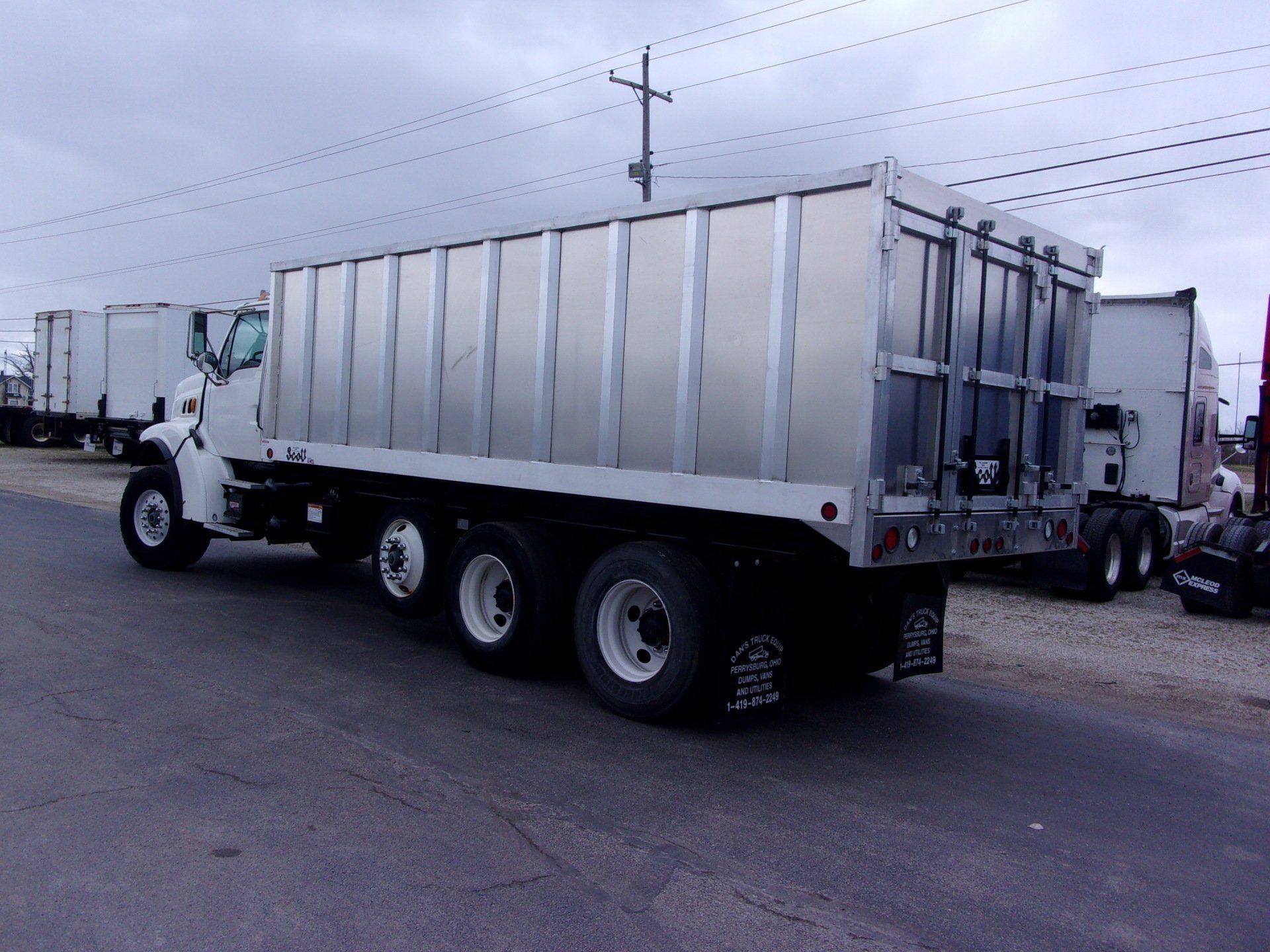 Dan's Truck Equipment - Scott Aluminum Grain Body - A250