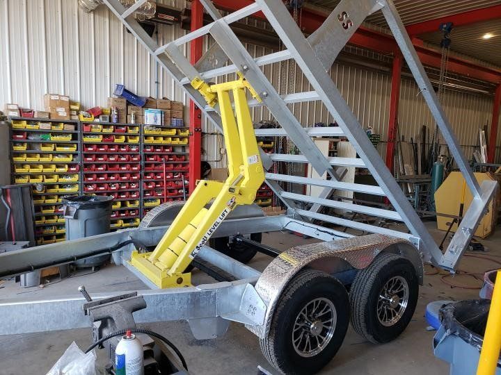 Schuh Shop - Scott Level LIft Hoist on custom trailer build - A230