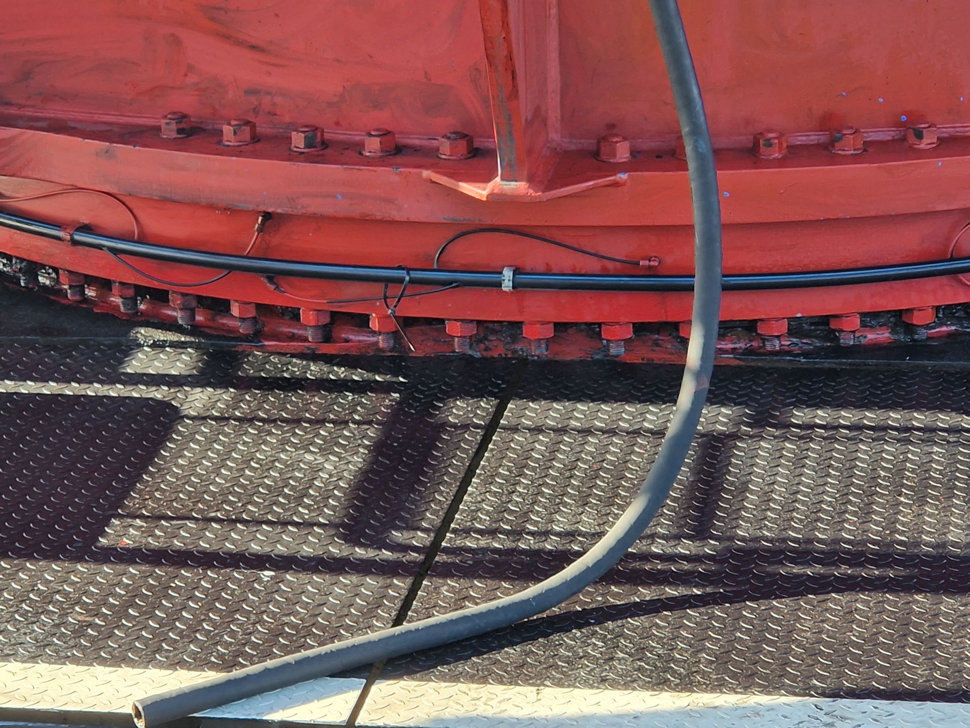 Detail van het hydraulische systeem van een Gottwald HMK havenkraan