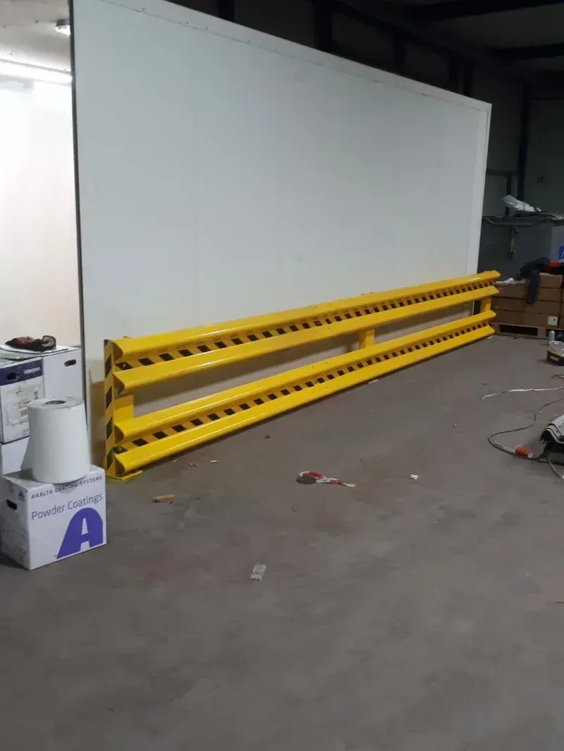 Staal – bordes & trap (zonder personen)