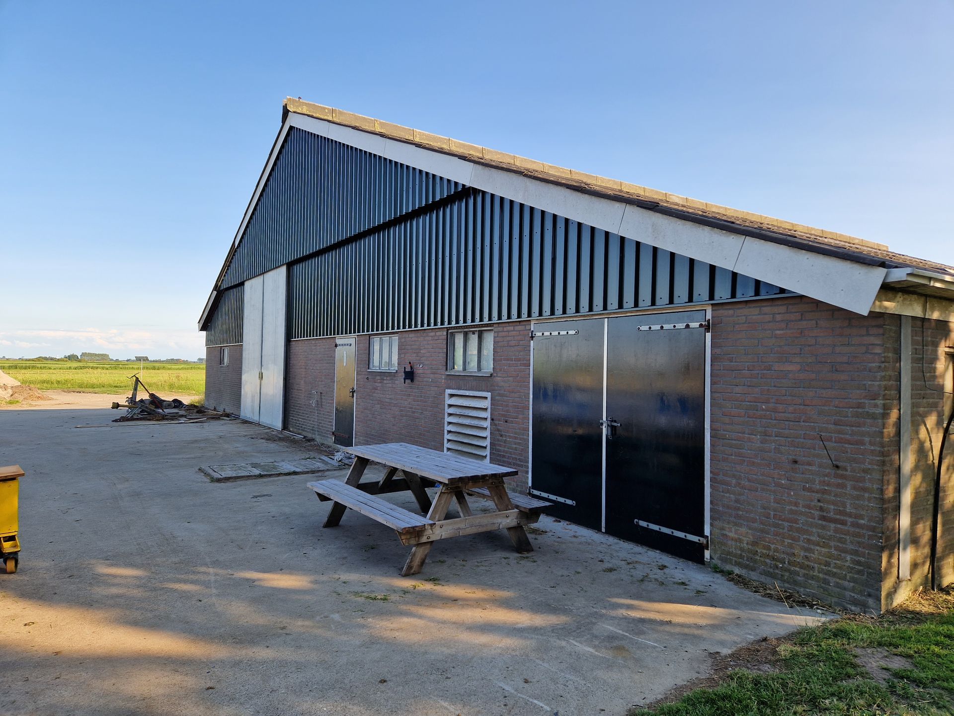 Renovatie en opknappen van loods of stal door Hagen Brandt