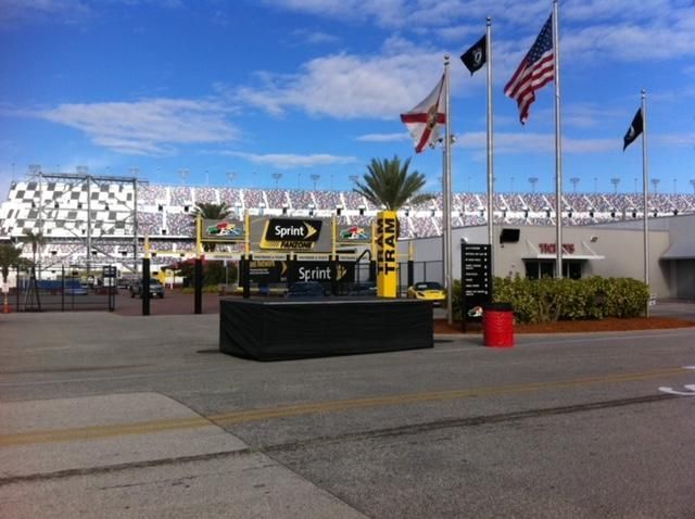 A building with a sign that says sprint on it