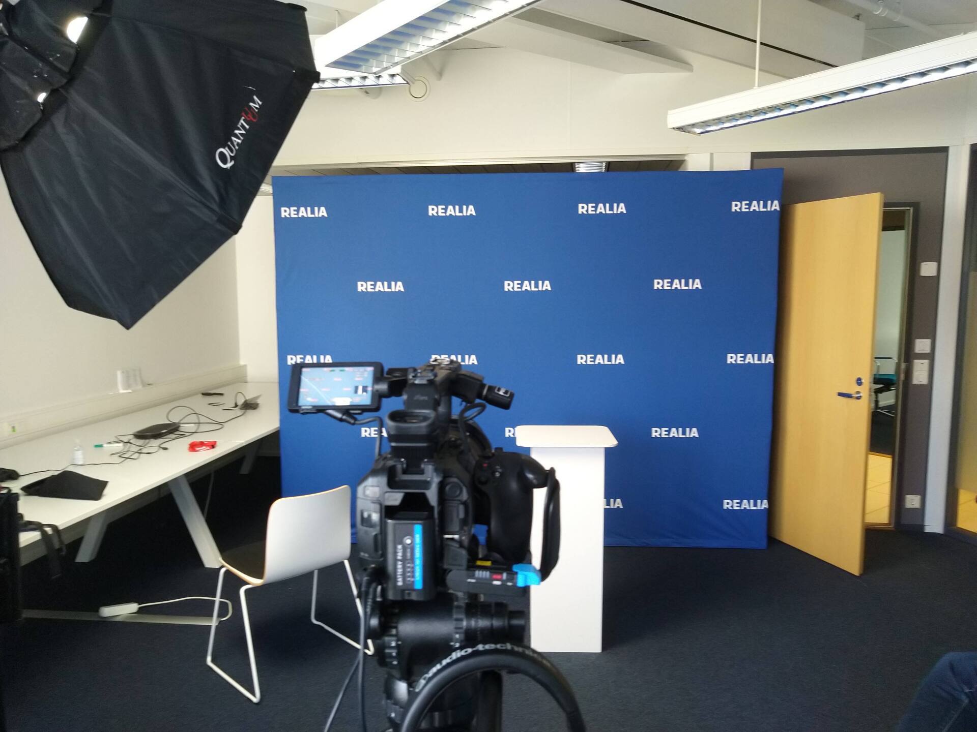 valokuva kuvausseinästä