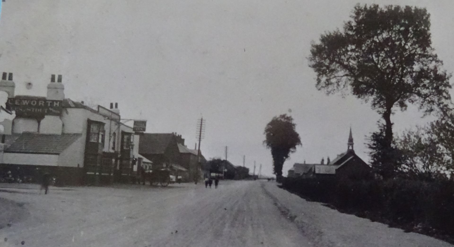The Bath Road with the Three Magpies on the left