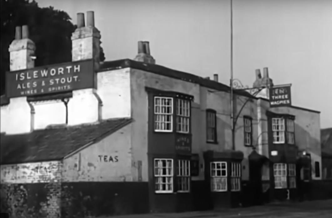 The Three Magpies 1944