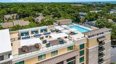 Courtyard by Marriott Hilton Head Island new build rooftop pool bar The Bistro Coligny Beach South Carolina