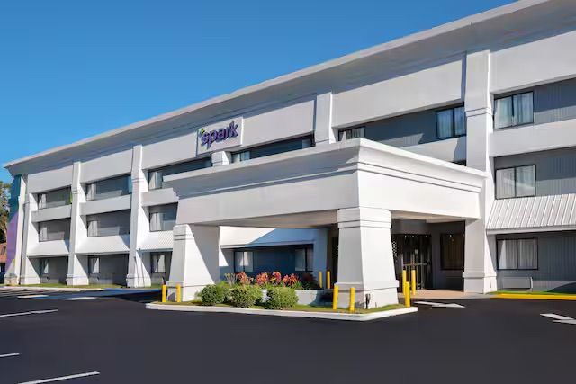 Spark by Hilton Hilton Head Island new hotel South Carolina near Coligny Beach budget friendly