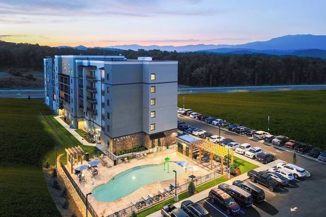 Staybridge Suites Pigeon Forge Smoky Mountains opened March 2026 123 suites full kitchens Social Hour IHG One Rewards Tennessee