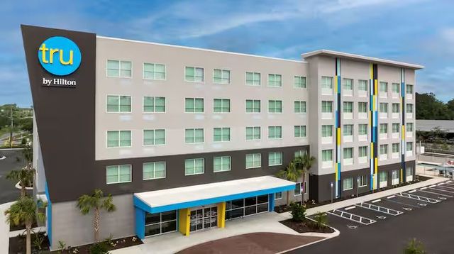 Tru by Hilton Jacksonville Airport I-95 modern midscale hotel near Jacksonville International Airport Florida