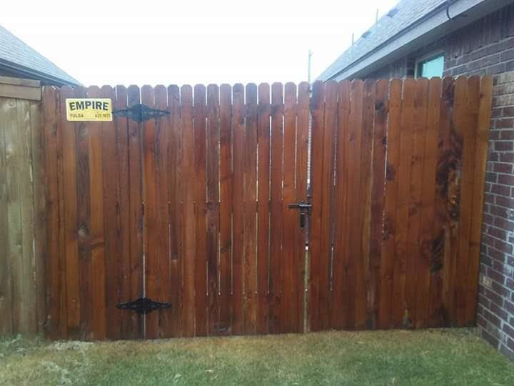A wooden fence with a sign on it that says empire