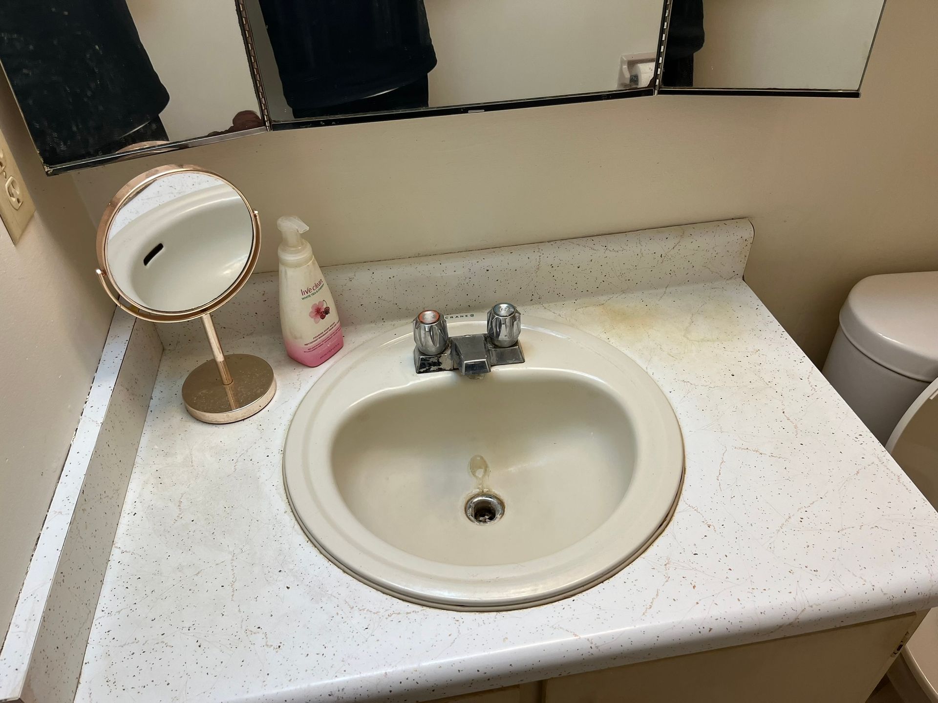 A bathroom counter with a sink and a mirror