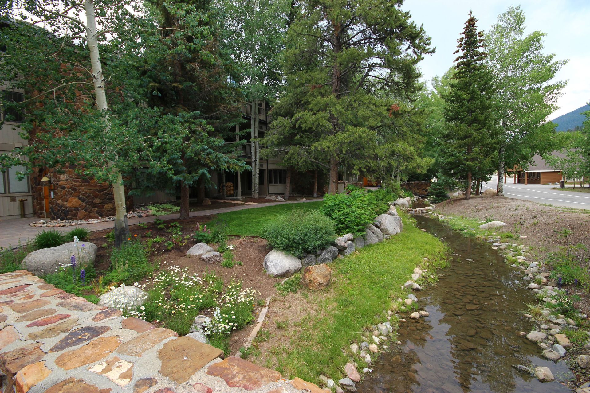 Chateaux Du Mont HOA in Keystone CO