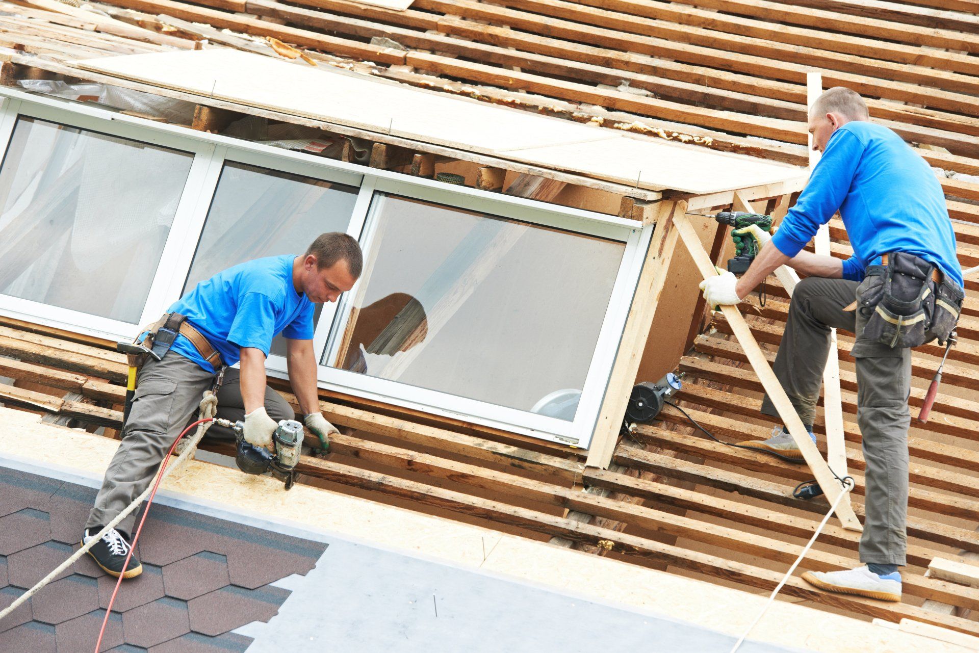 roofing experts handle a full service roofing system