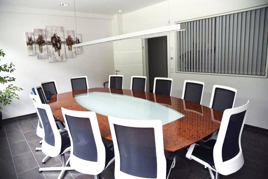 Ein moderner Konferenzraum