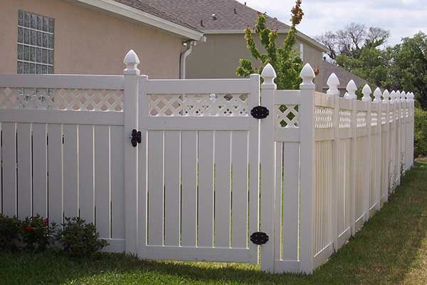 Clean White Vinyl Fence — Orlando, FL — Action Aluminum Products, Inc.