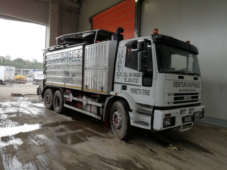 autospurgo parcheggiato