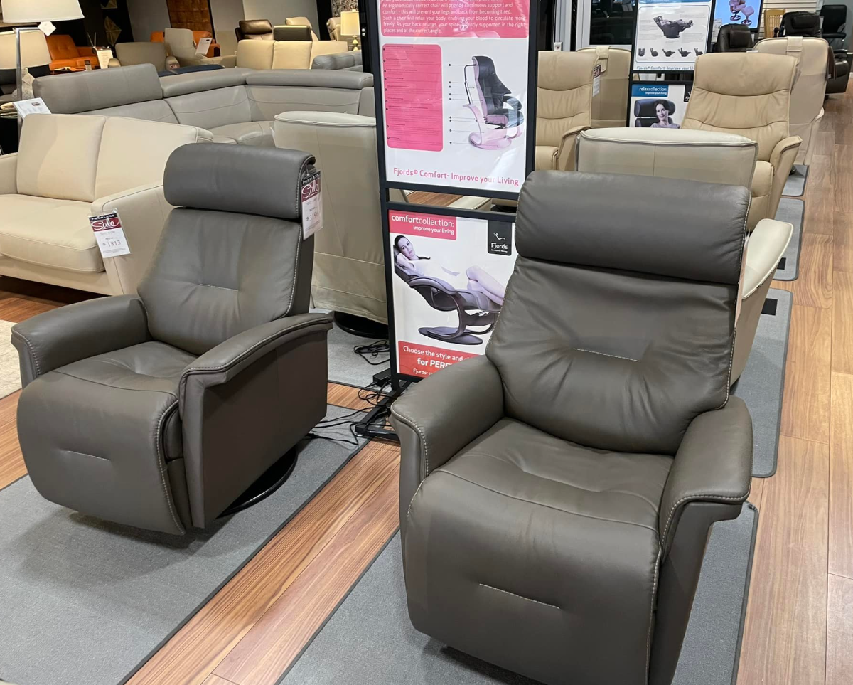 Fjords black leather recliner | Peerless | Fairview Heights, IL