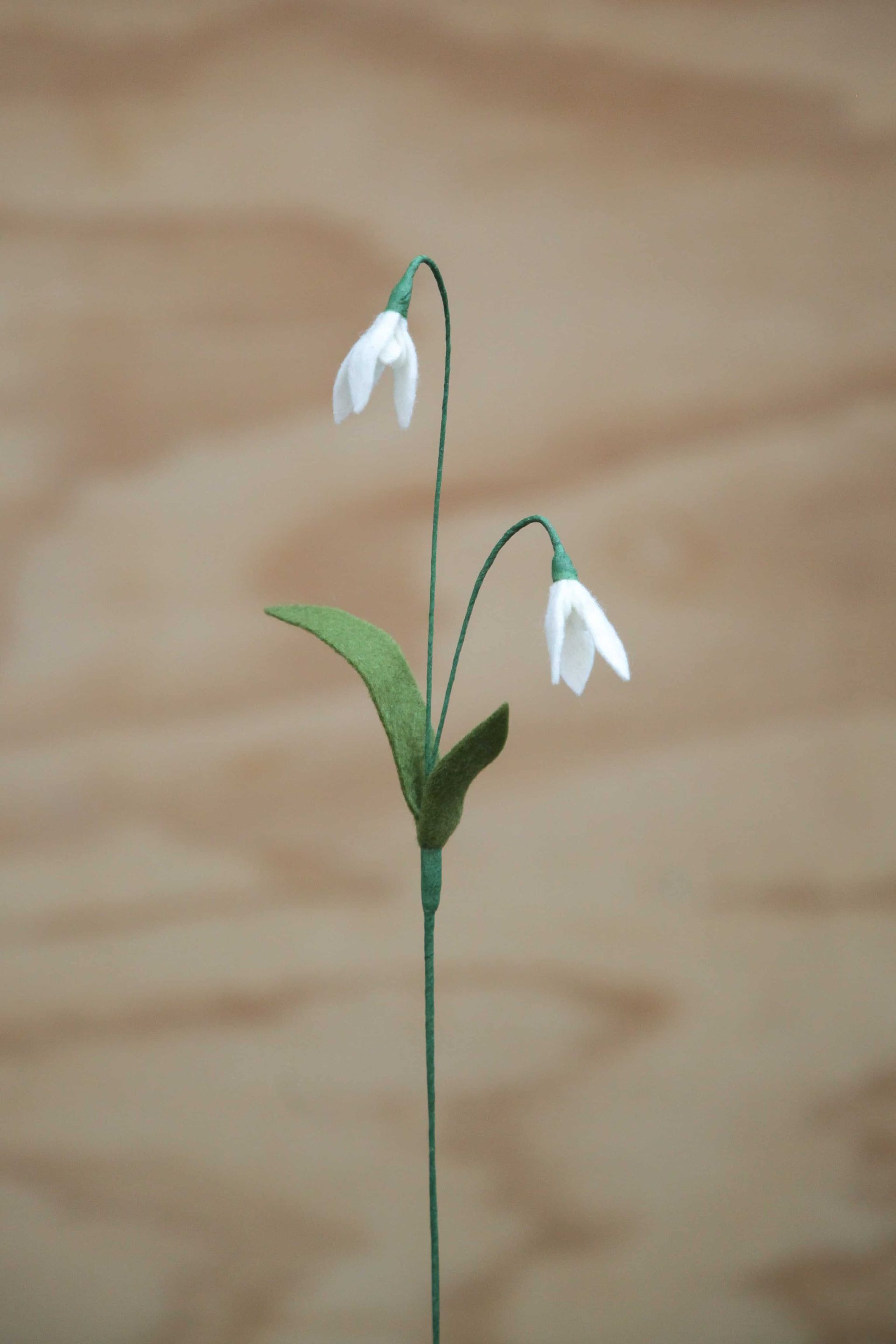 geboortebloem januari; sneeuwklokje, handgemaakt van vilt
