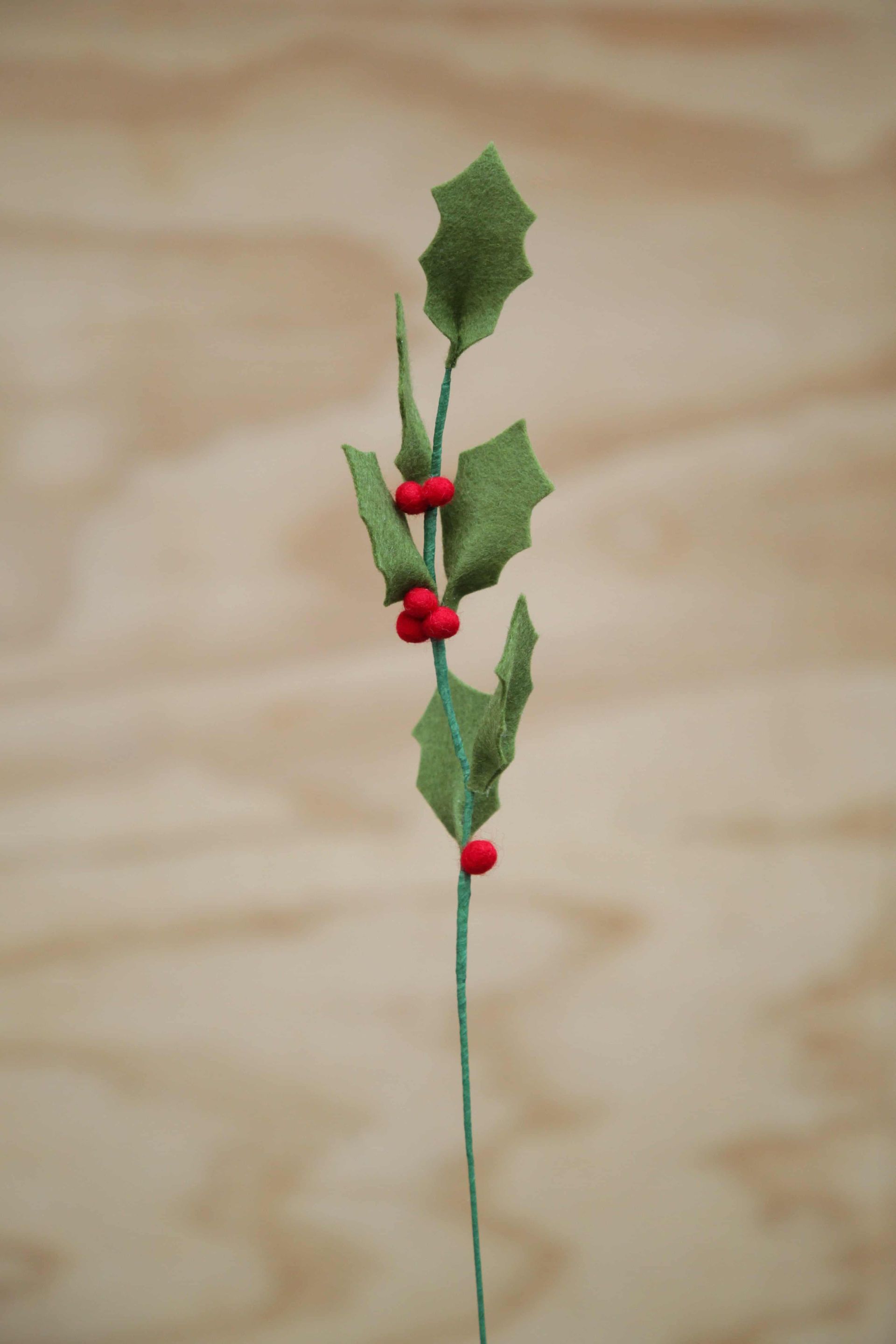 geboortebloem december; hulst, handgemaakt van vilt