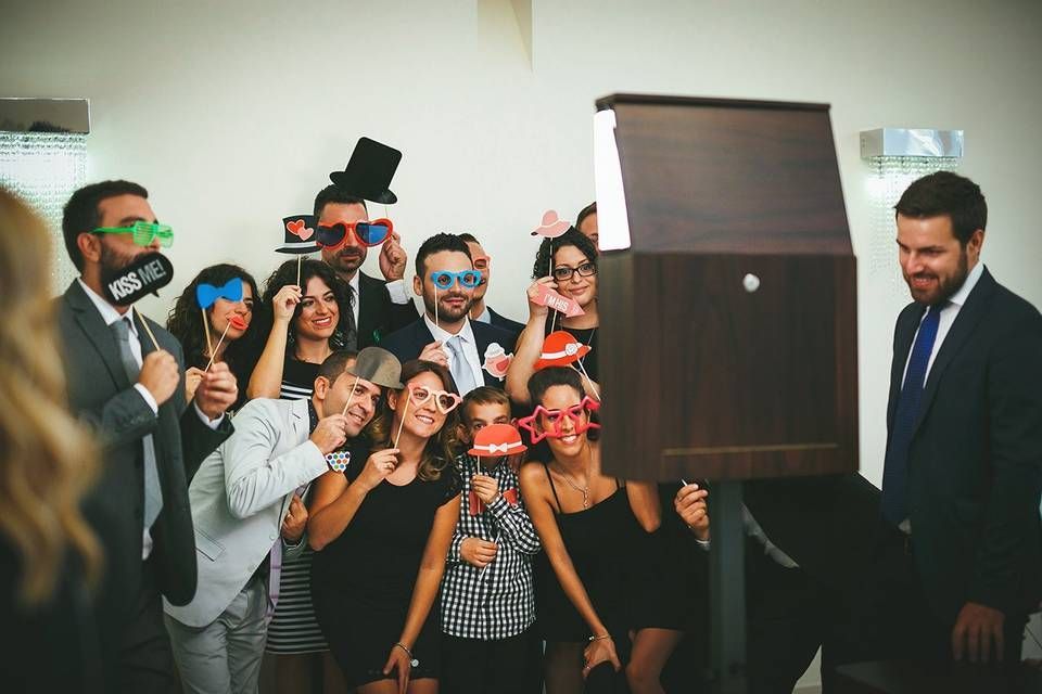rent a cloee photo booth Manor for your next party and event