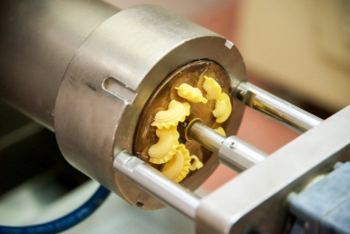 macchinario che produce pasta