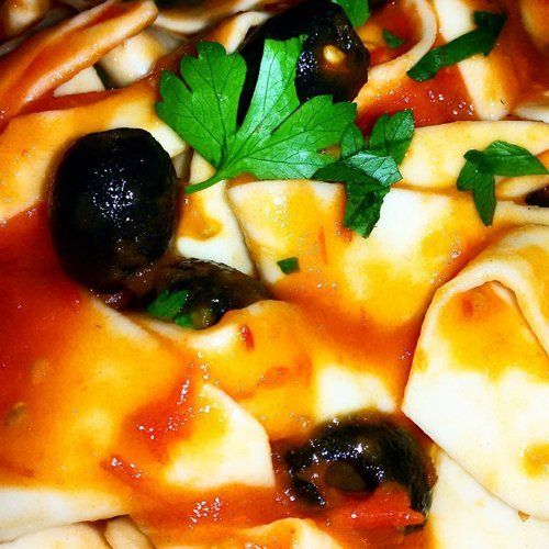tagliatelle con pomodoro e olive