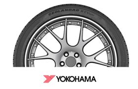 Pneu Yokohama Geolandar X-CV em roda de liga leve prateada, com o logotipo abaixo.