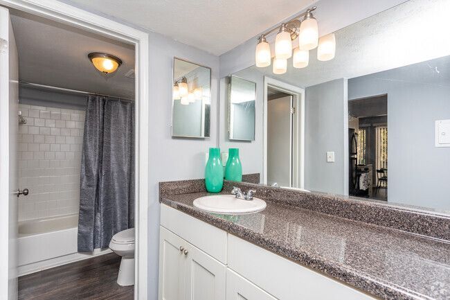 The Woods At Peppertree bathroom