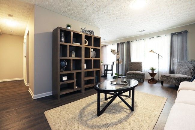 The Woods At Peppertree living room