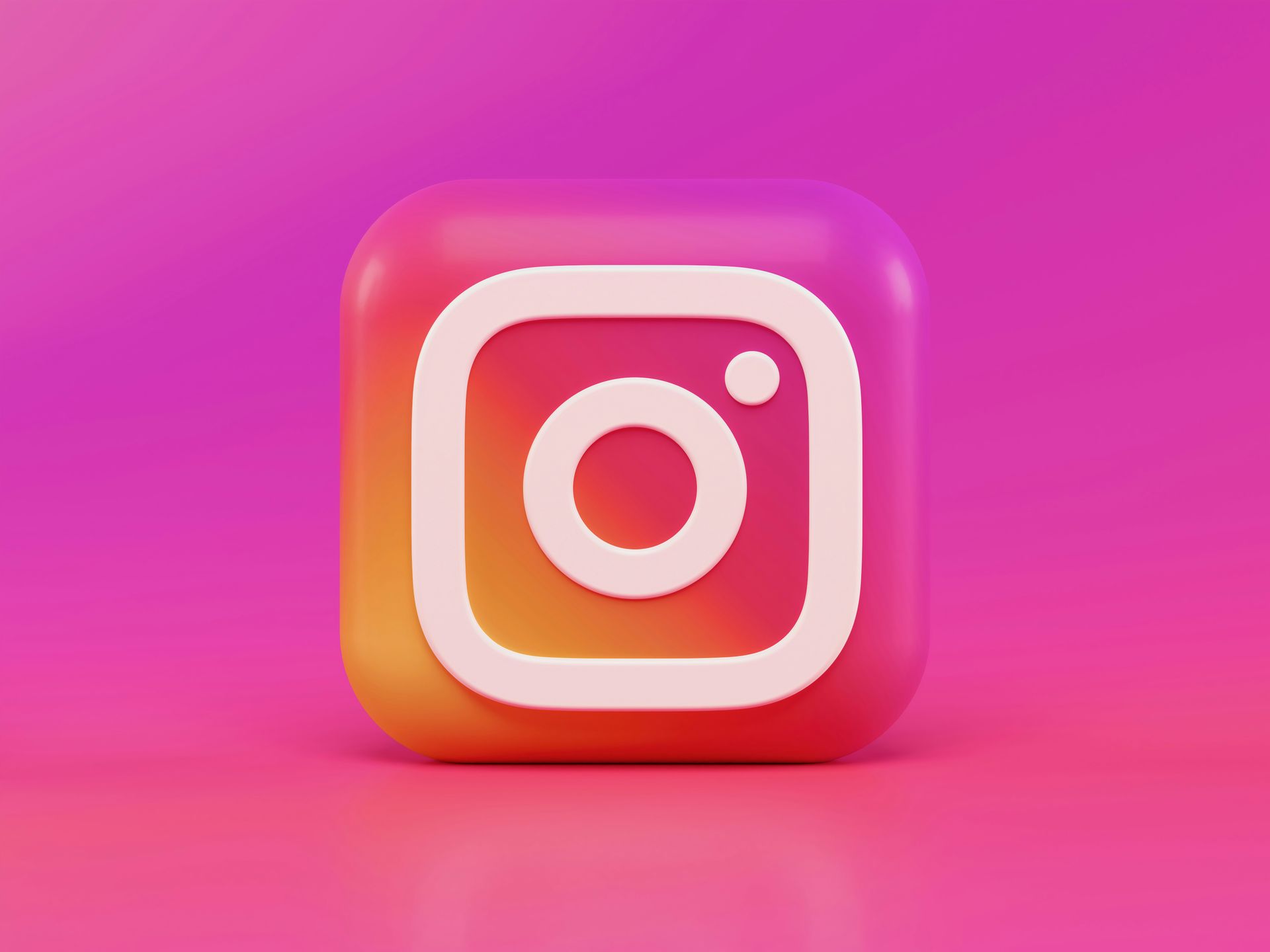 The instagram logo is on a pink background.