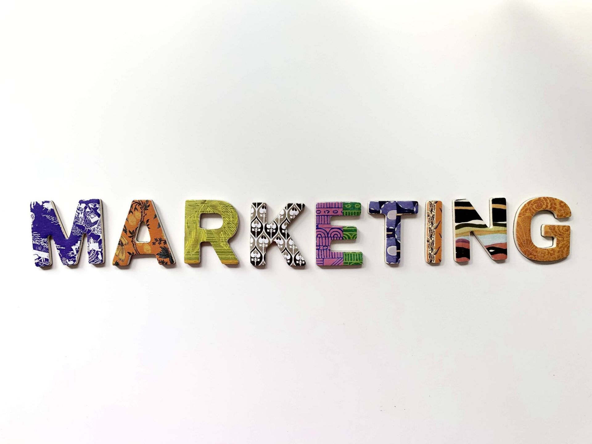 The word marketing is written in colorful letters on a white background.