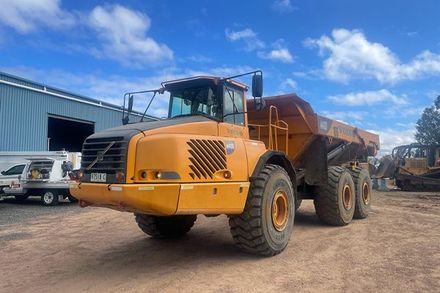 Articulated dump truck