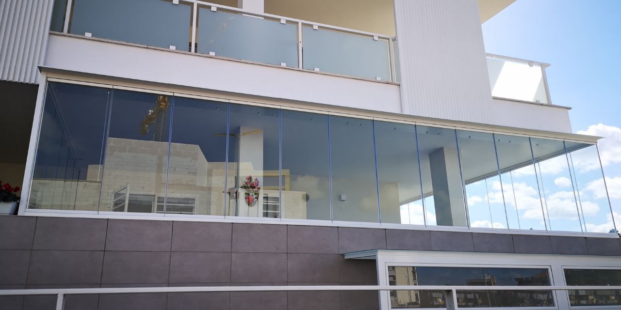 vetrata panoramica installata su balcone