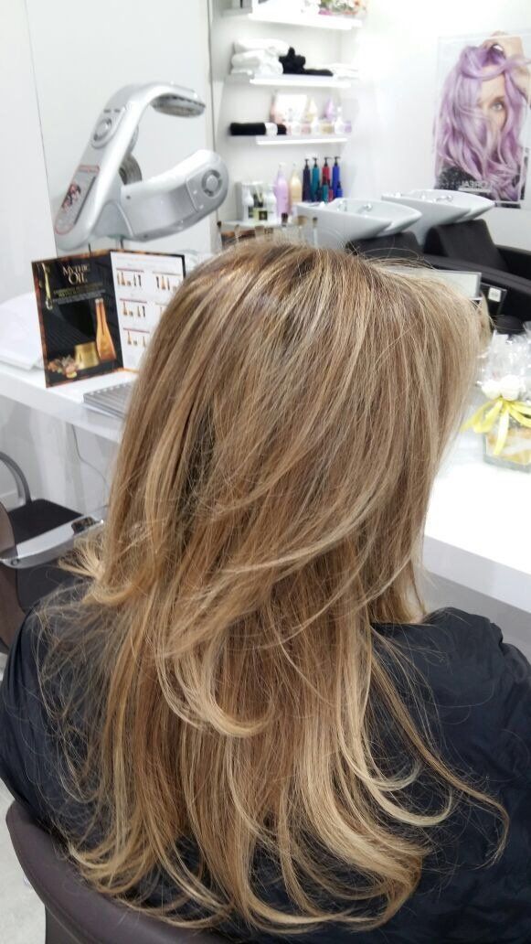 capelli lisci biondi