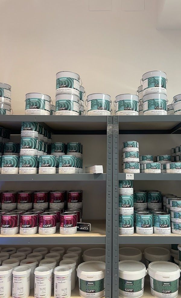 Vernici di tutti i tipi, per legno, ferro, a spruzzo o in comode latte