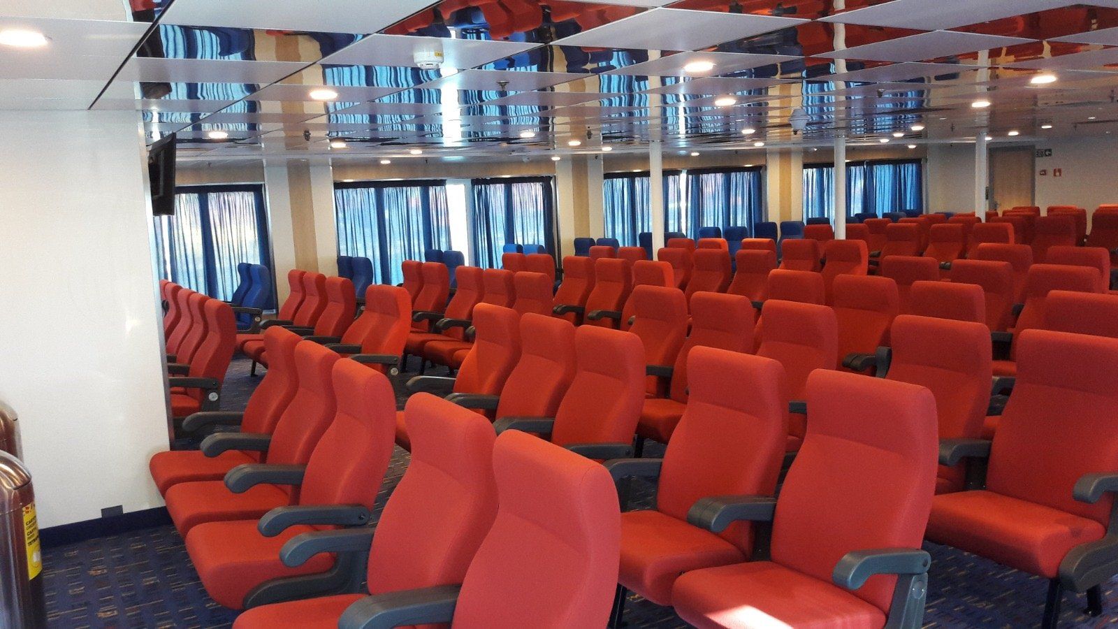 moby kiss allestimento pullman