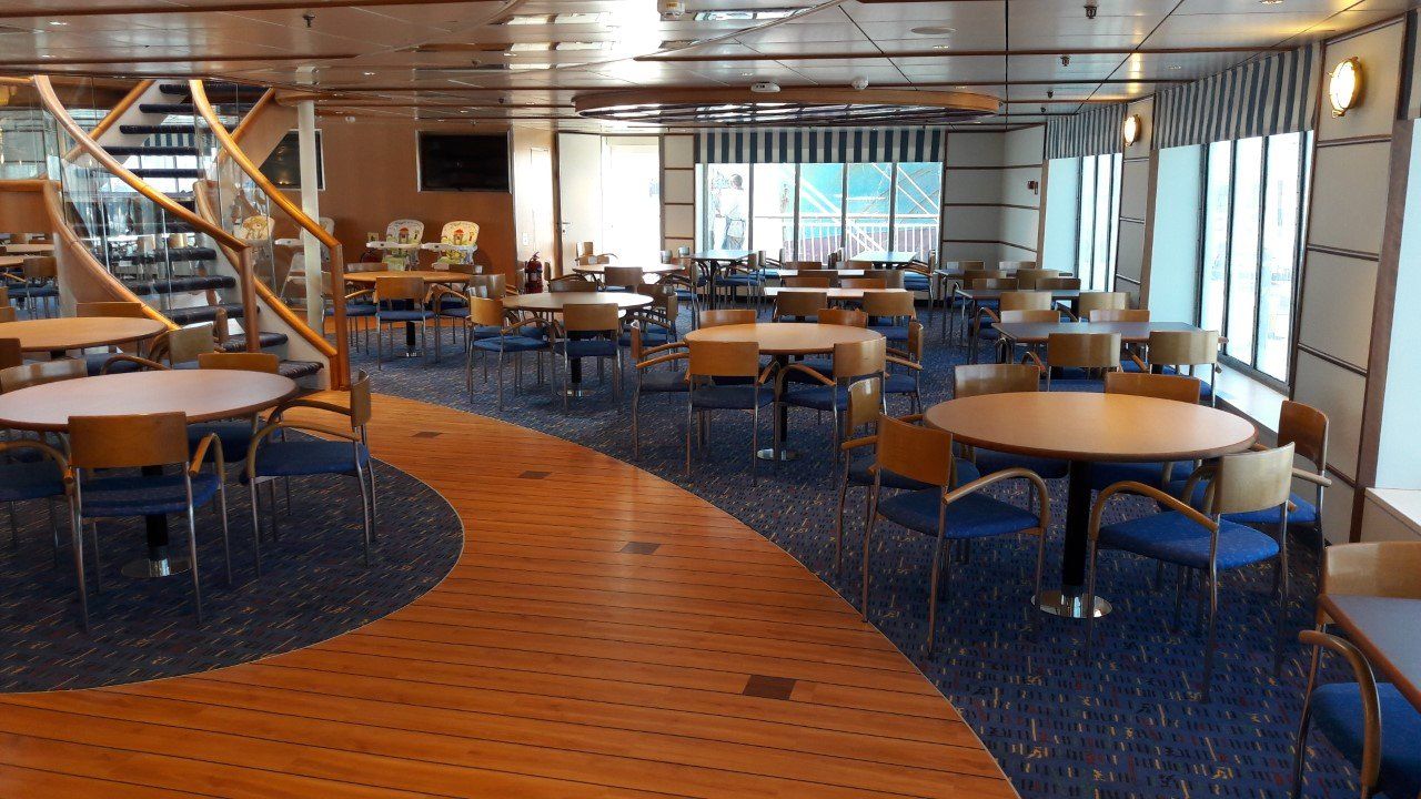 nave moby lines allestimento self service