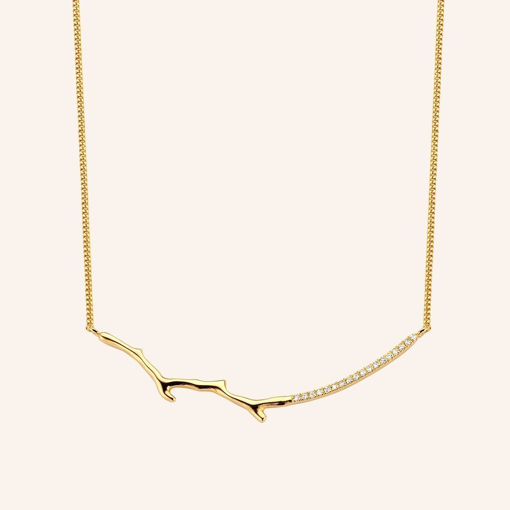 Gouden ketting met een takmotief, versierd met een kromming van kleine diamanten.