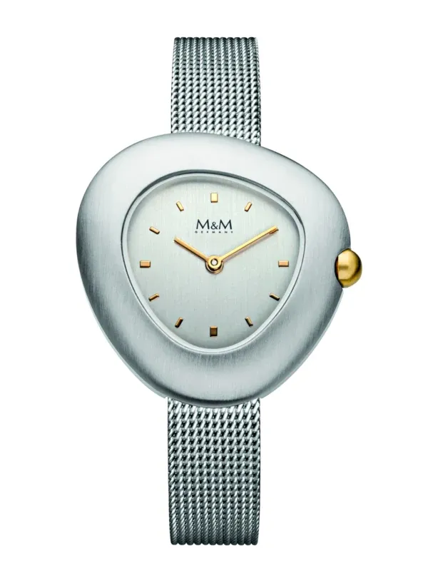 Zilveren M&M dameshorloge met kiezelsteenvormige wijzerplaat, gouden accenten en meshband.