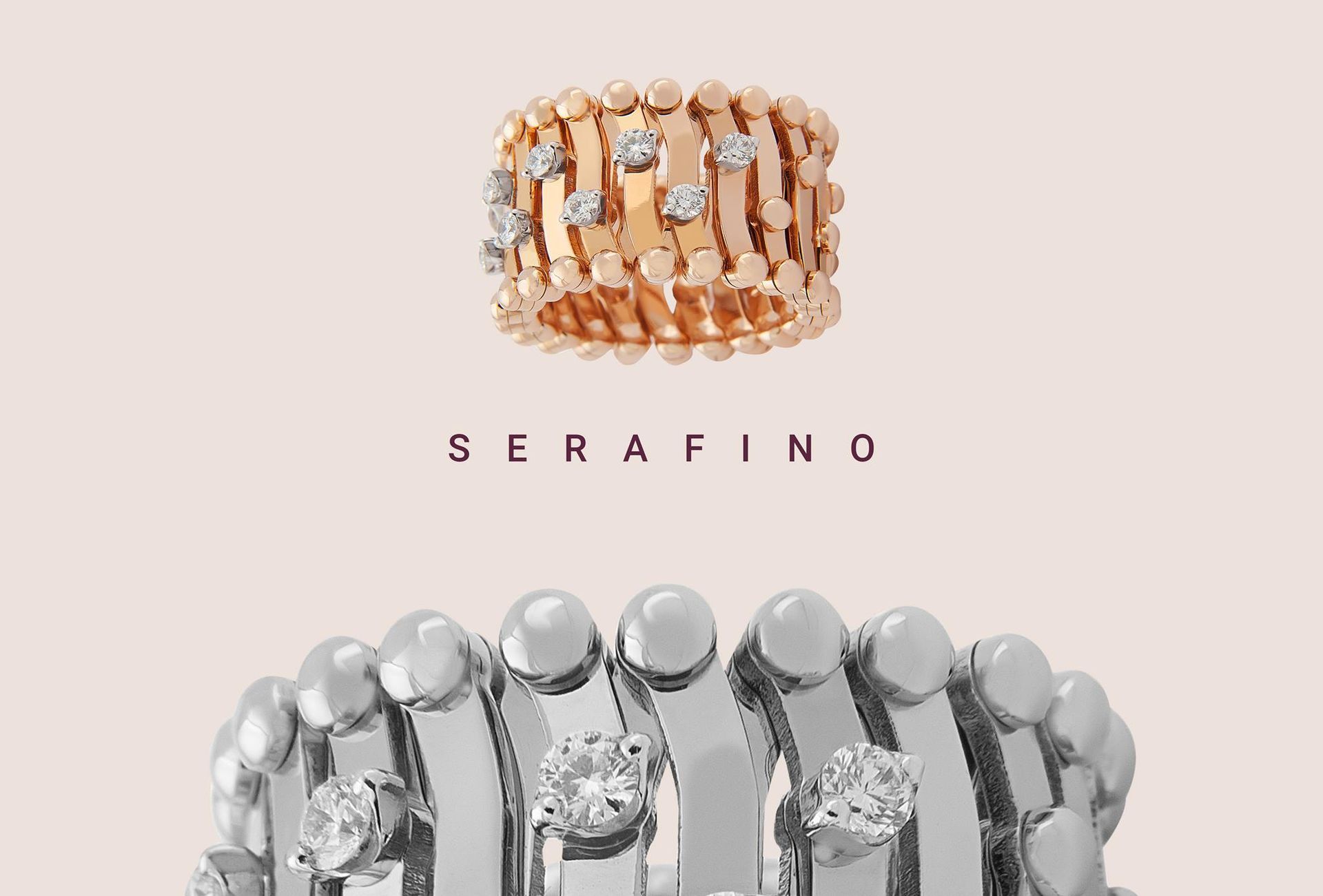 Gouden en zilveren Serafino-ringen met diamanten op een lichtroze achtergrond.