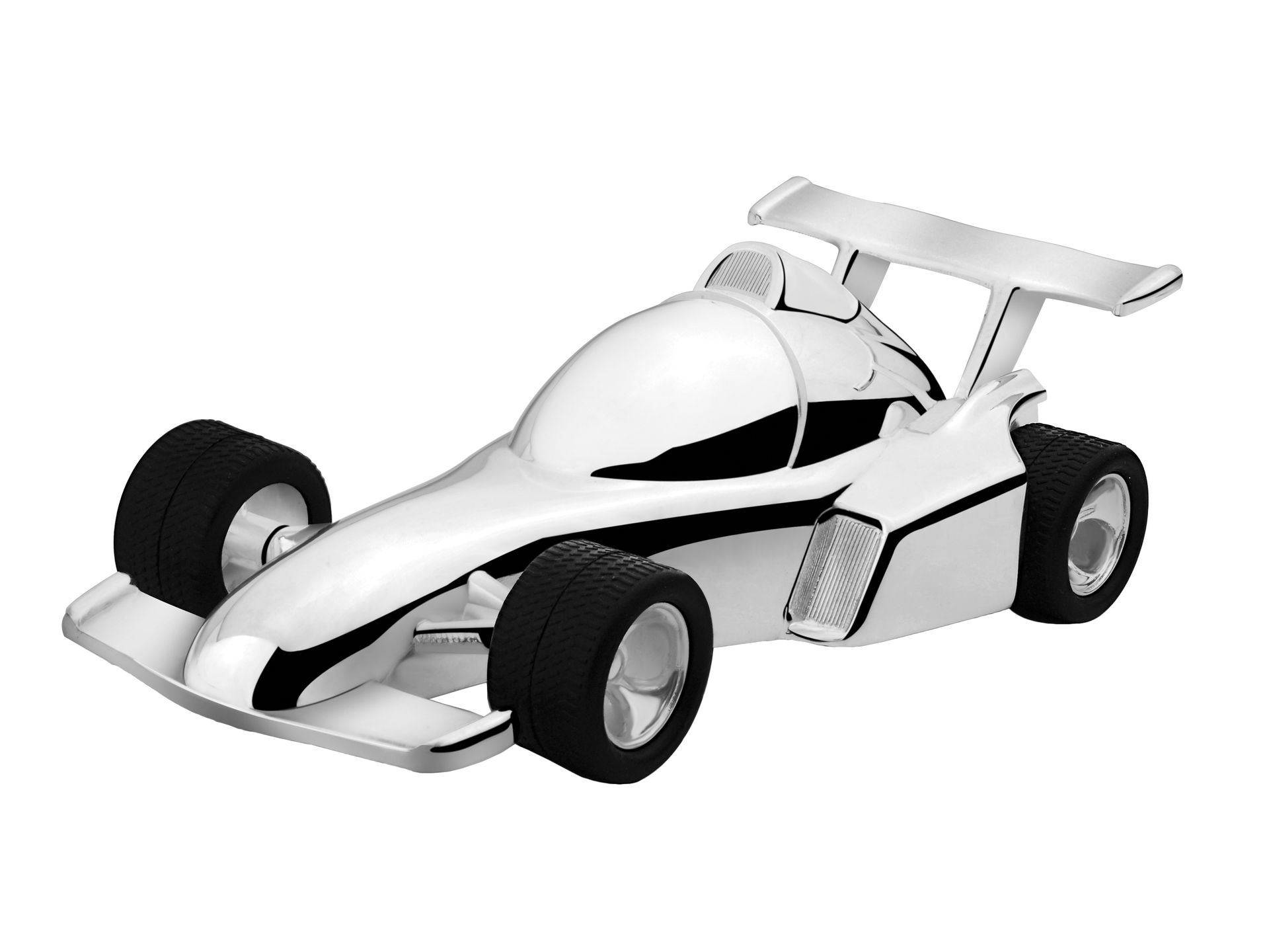 Glimmende zilveren raceauto met zwarte banden en spoiler.