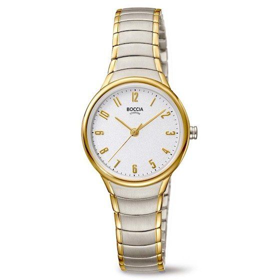 Goudkleurig polshorloge met een witte wijzerplaat en een tweekleurige band. Het horloge geeft de tijd aan.