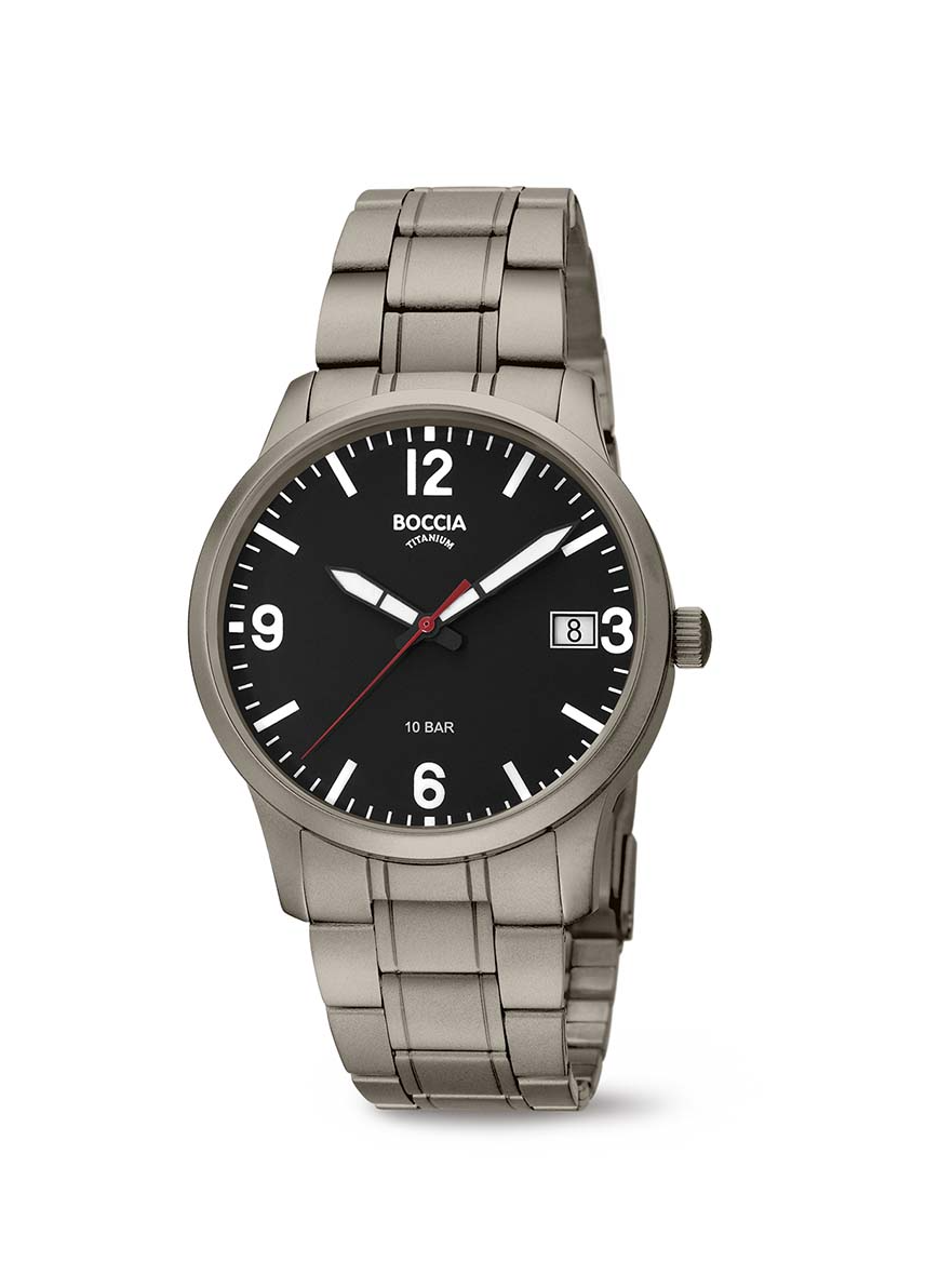 Titanium horloge met zwarte wijzerplaat, witte cijfers en zilveren band.