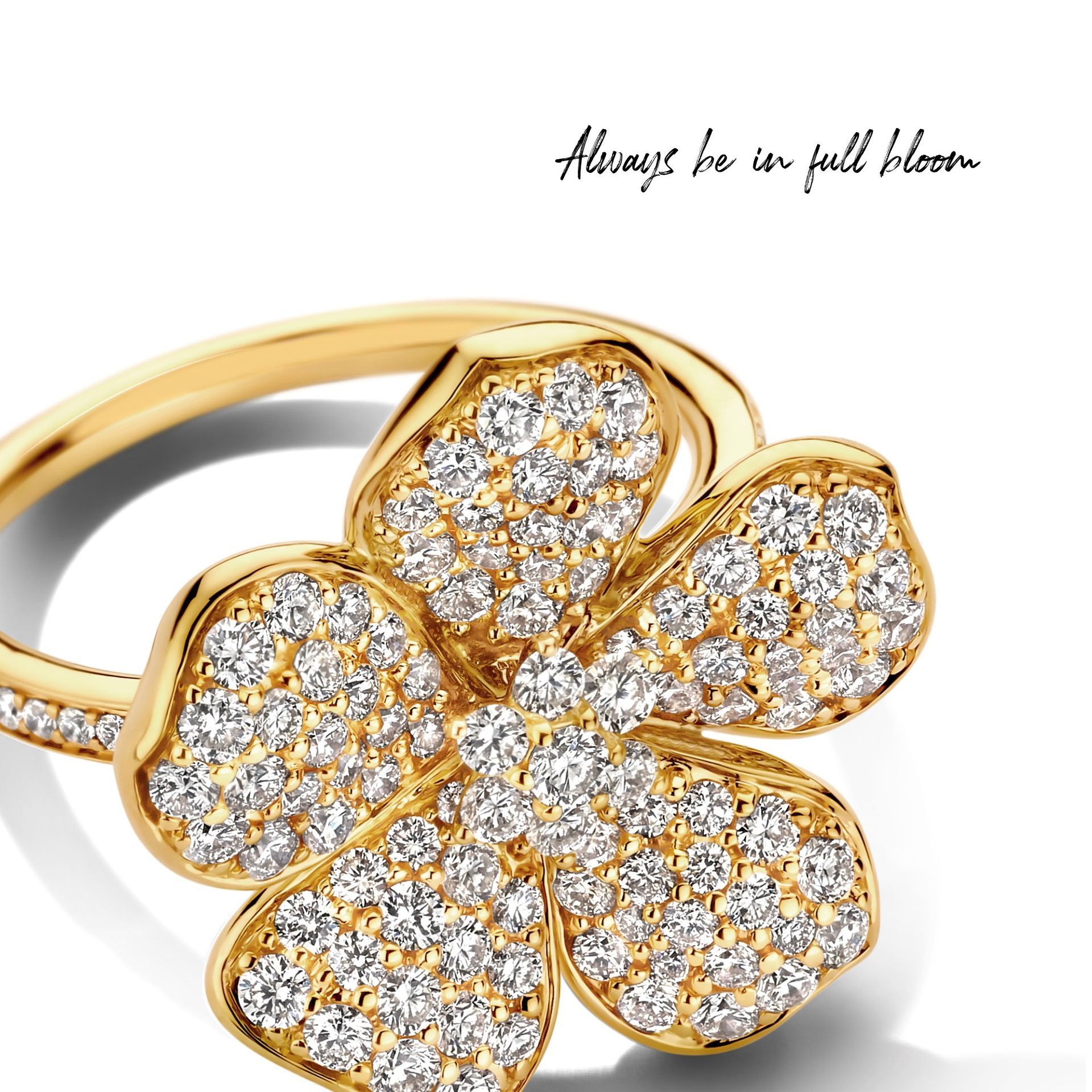 Gouden bloemenring, met diamanten bezette bloemblaadjes. Tekst: