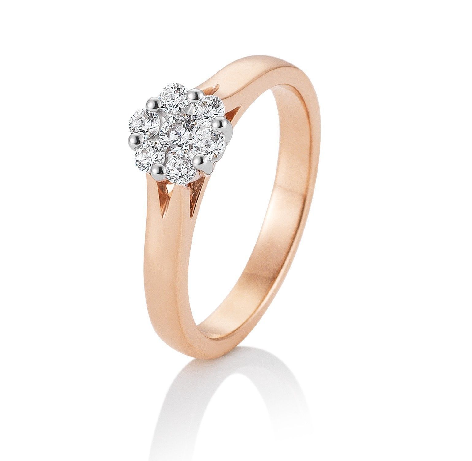 Roségouden ring met een cluster diamanten.