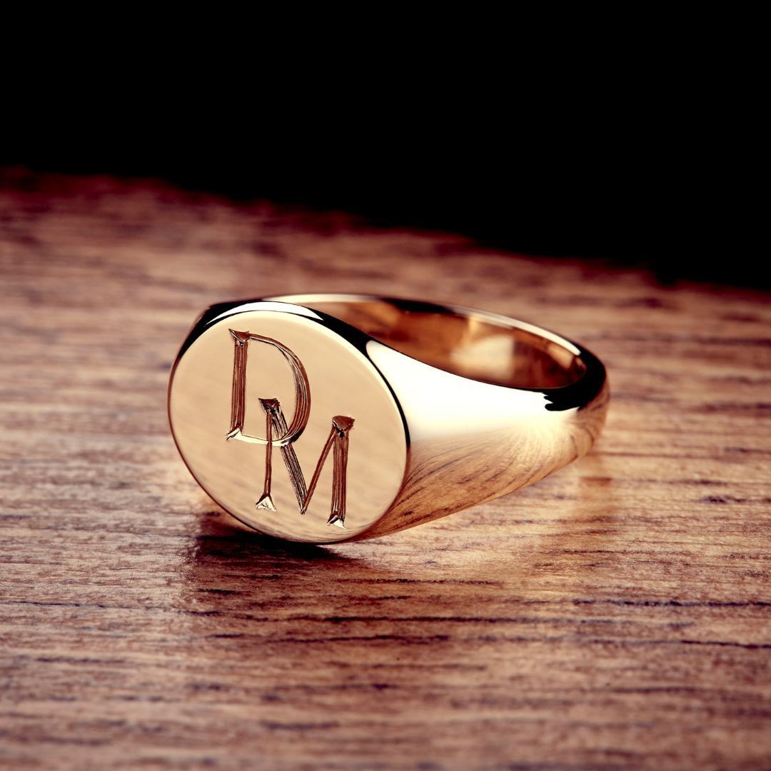 Gouden zegelring met gegraveerde 