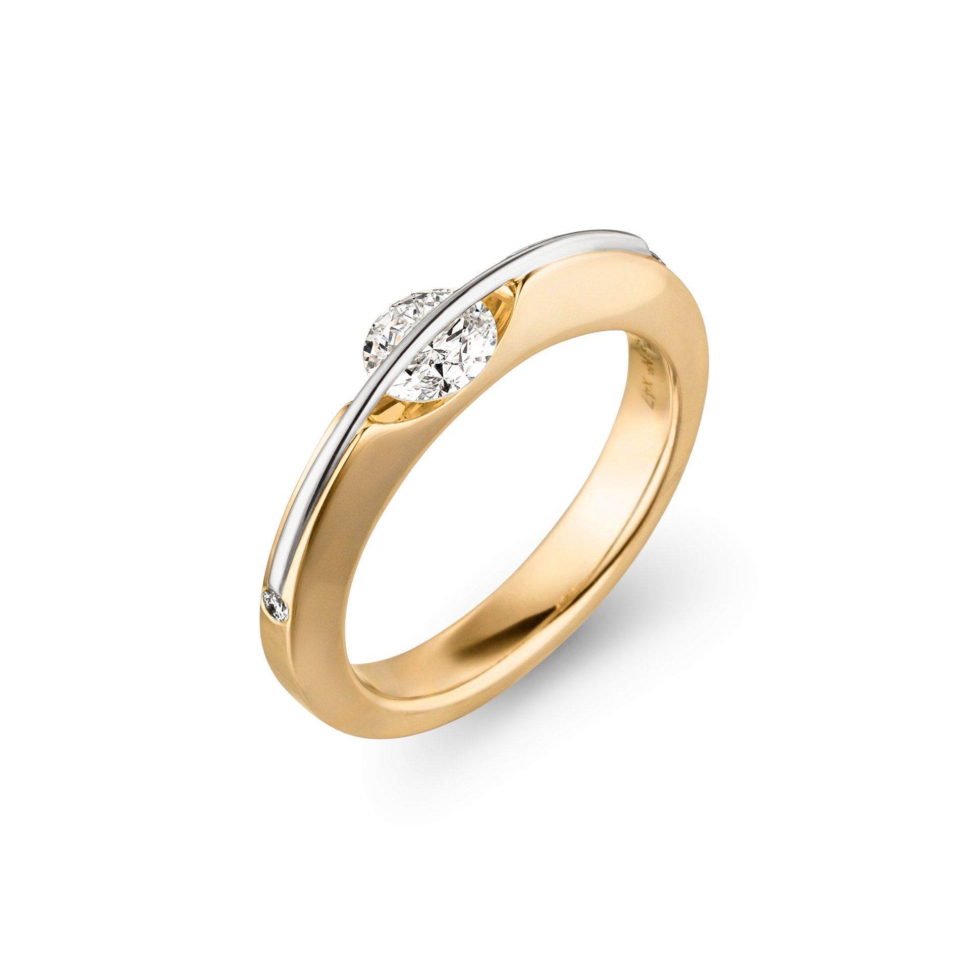 Gouden ring met diamantaccent, ingelegd met witgoud.