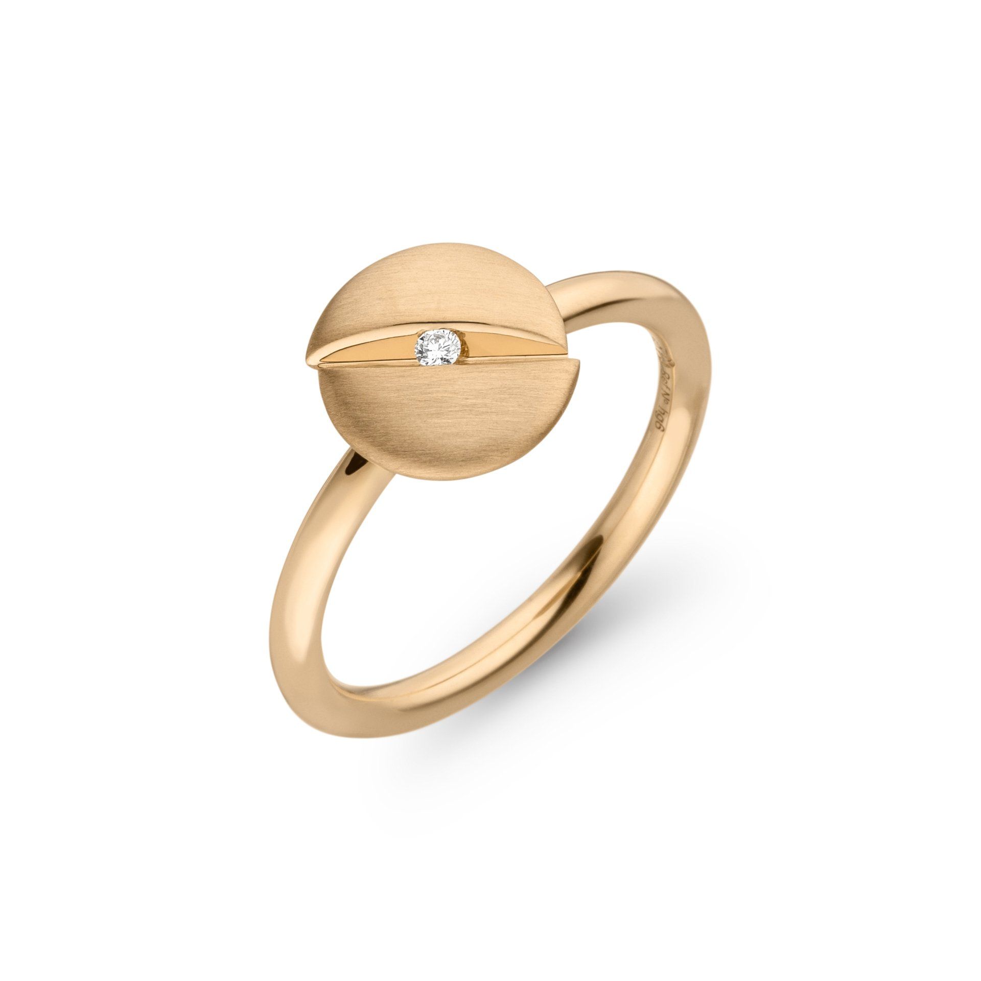 Gouden ring met een ronde zetting van geborsteld metaal, accent met klein diamantje.