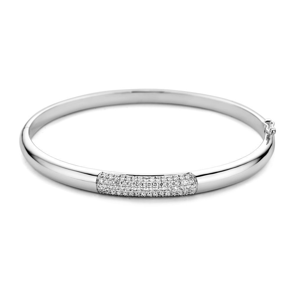 Zilveren armband met een diamantaccent.