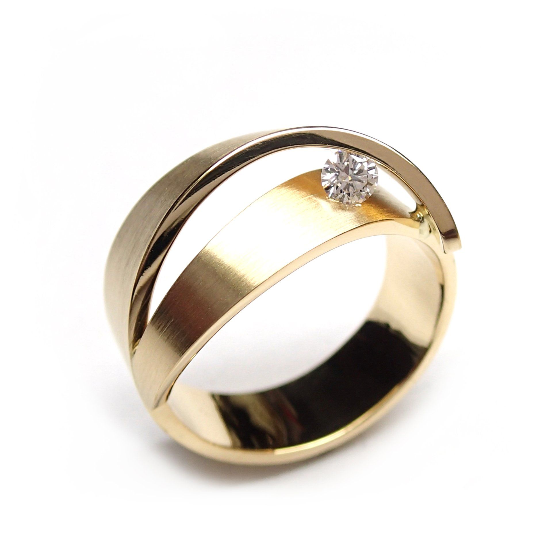 Gouden ring met diamantaccent.
